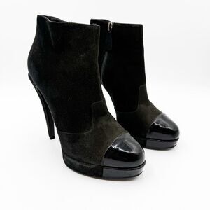 Chanel CC Cap Toe Black Suede Leather Ankle Boots Heels EU 39.5